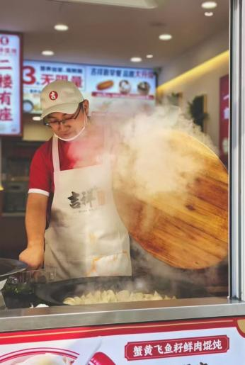 上海餐饮店加盟需要考虑哪些关键因素？